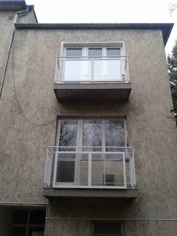 Szarvas Gábor utca erkélyek felújítása